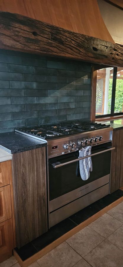 Freestanding gas range with dark tile splashback